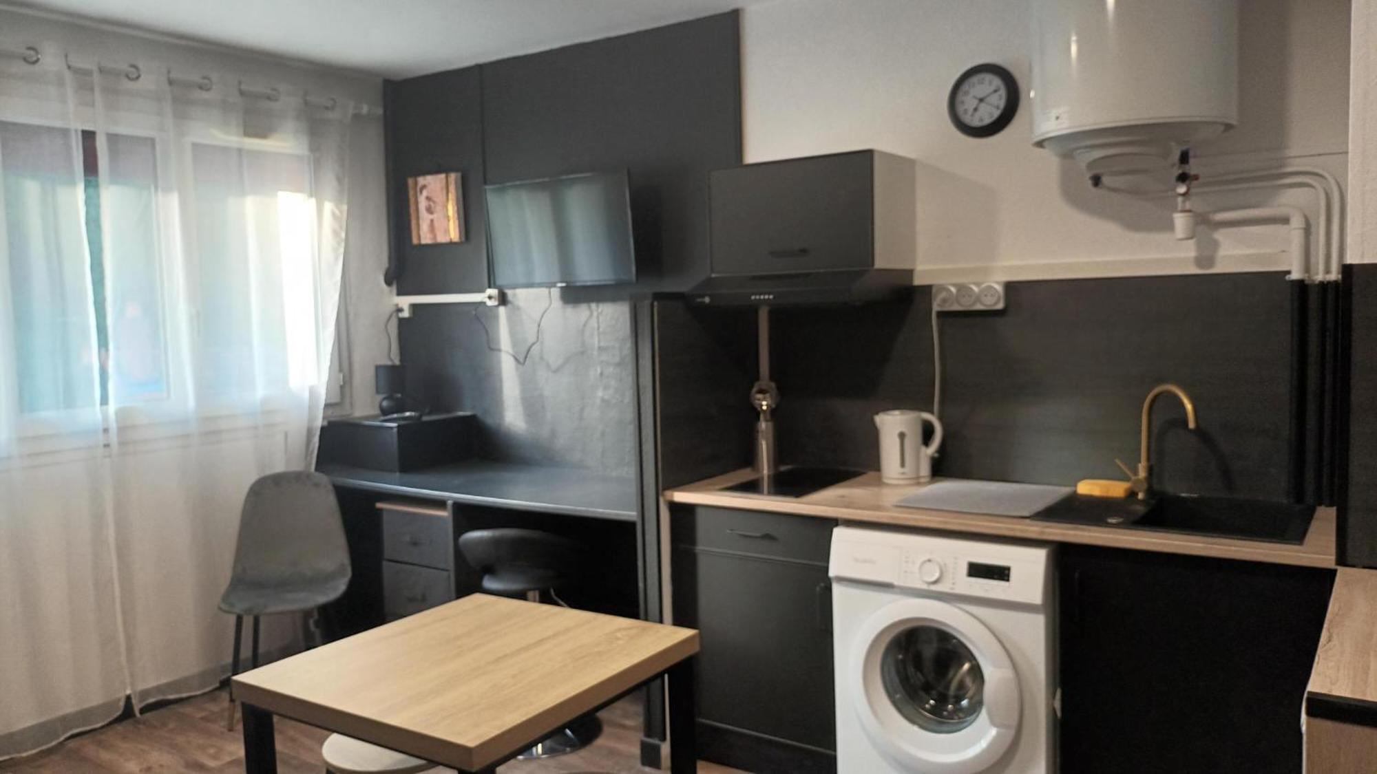 Appartement T1 Proche De Vulcania Pontaumur Екстер'єр фото